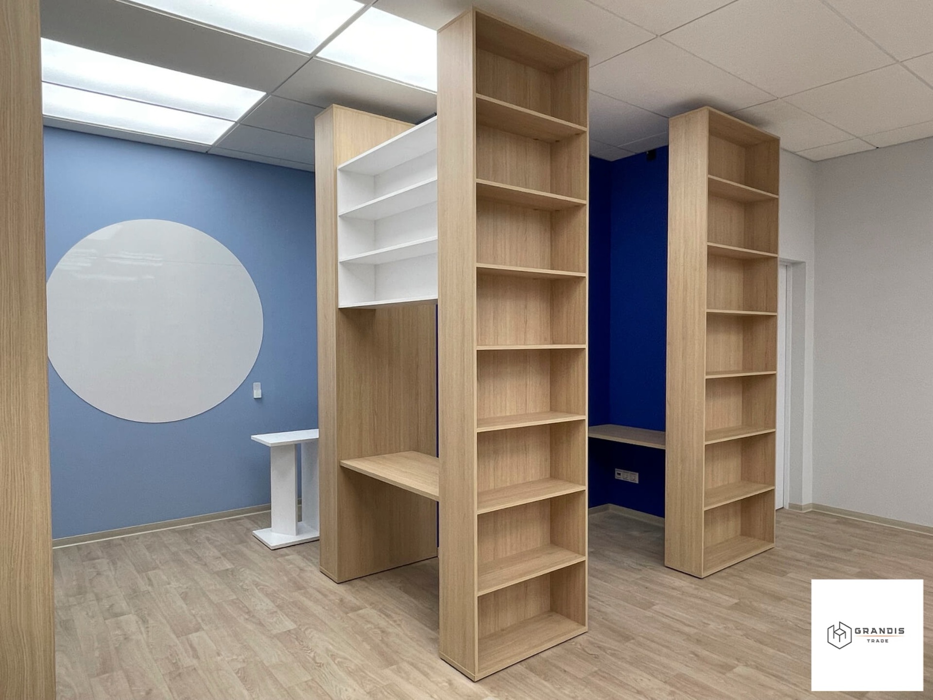Sala szkoleniowa z biblioteką — zdjęcie 2
