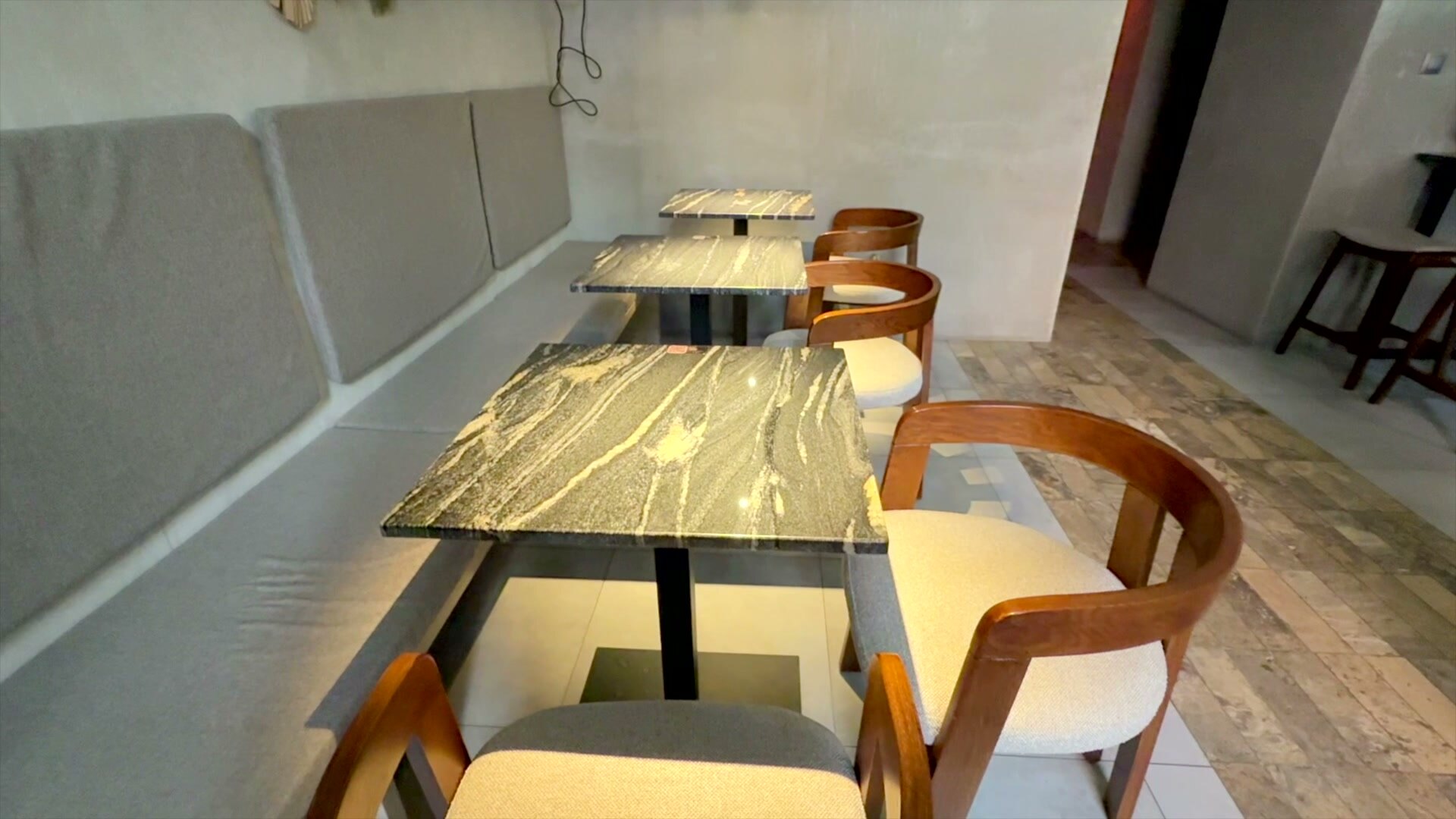 Bar i meble na wymiar dla restauracji IKI izakaya — zdjęcie 4