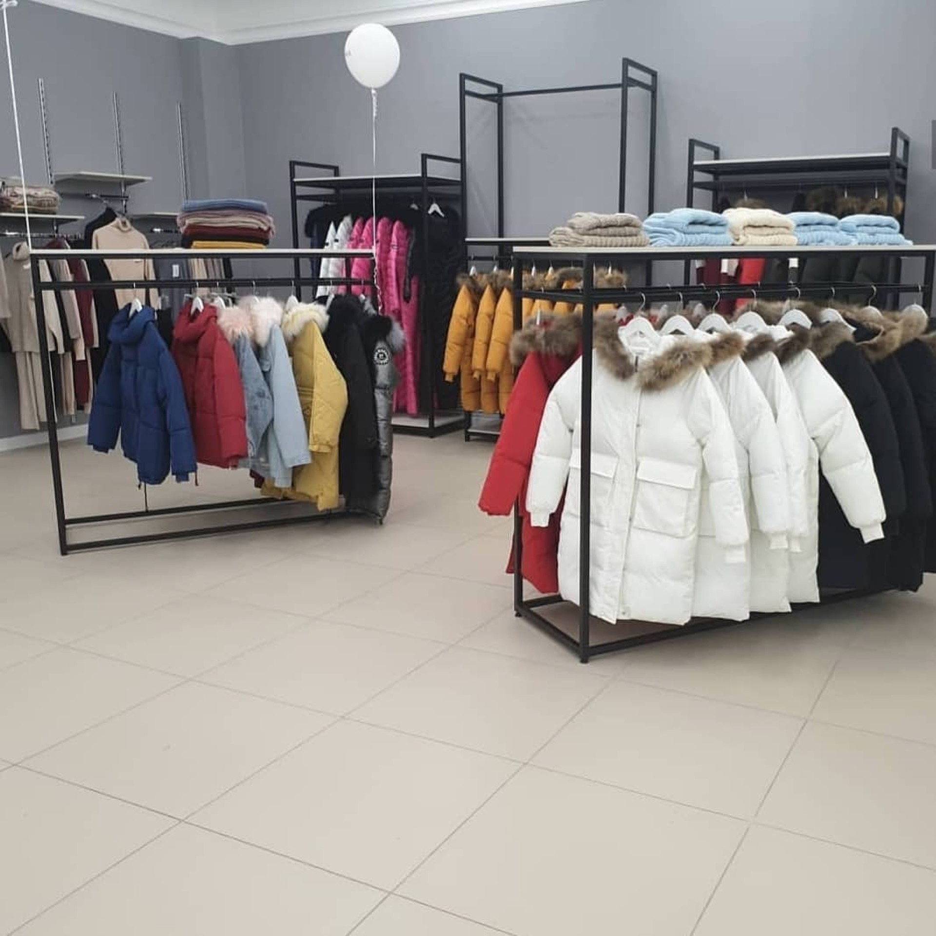 Wolnostojące stojaki na ubrania loft — zdjęcie 5