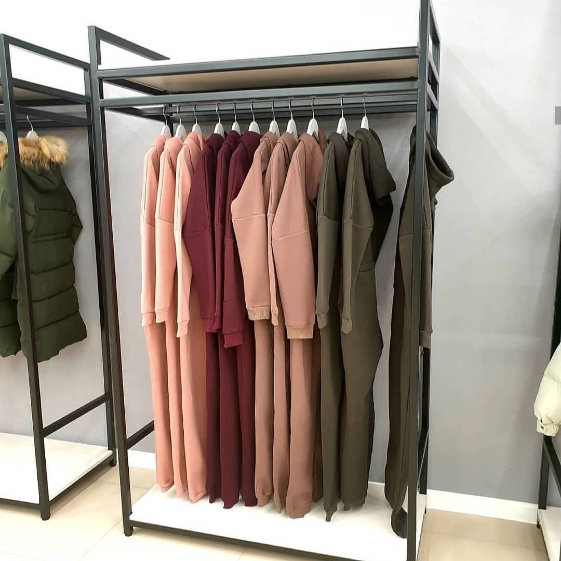 Wolnostojące stojaki na ubrania loft — zdjęcie 6
