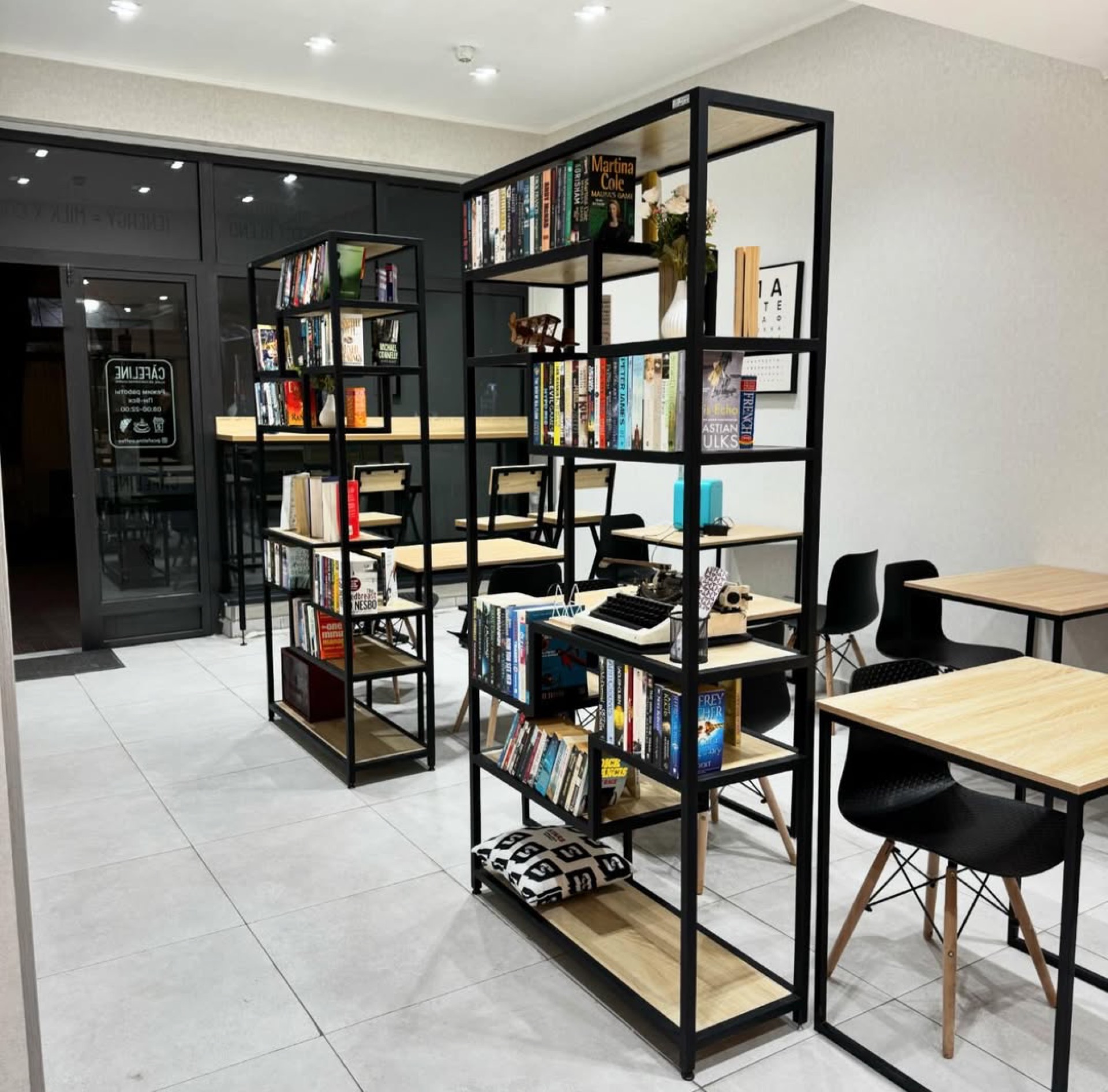 Coworking-kawiarnia w stylu loft — zdjęcie 3