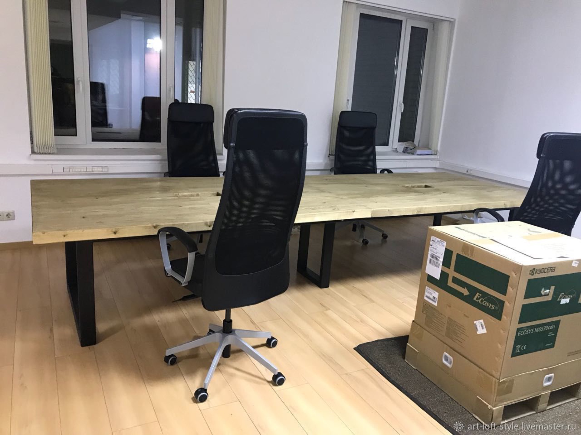 Showroom mebli z drewna litego — zdjęcie 12