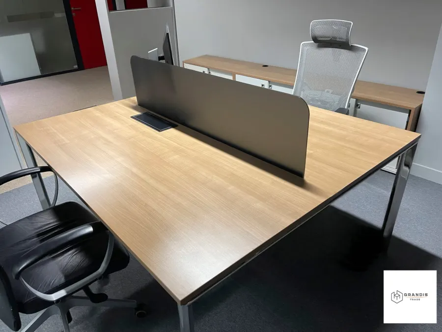 Open space z ergonomicznymi stanowiskami