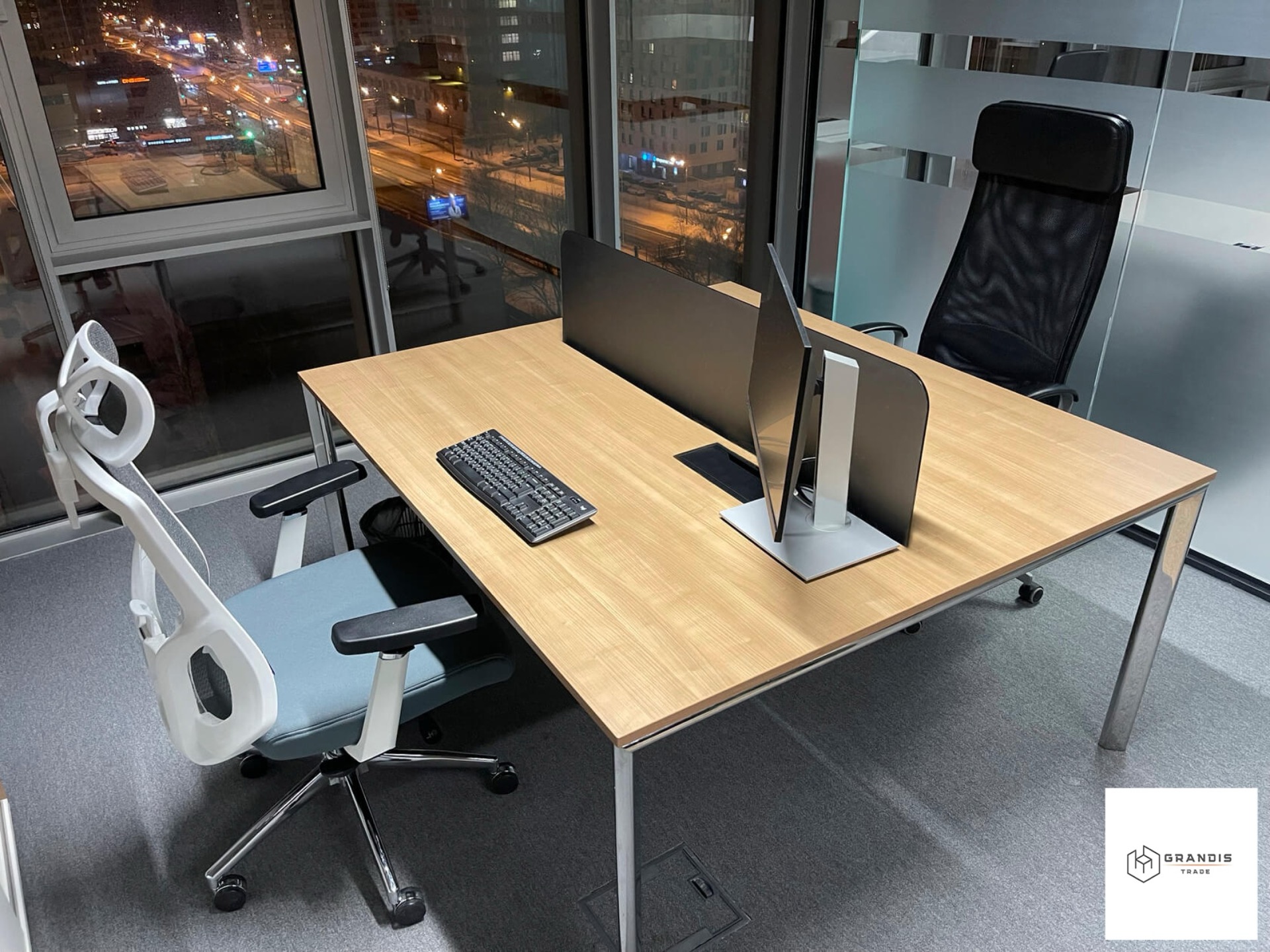 Open space z ergonomicznymi stanowiskami — zdjęcie 2