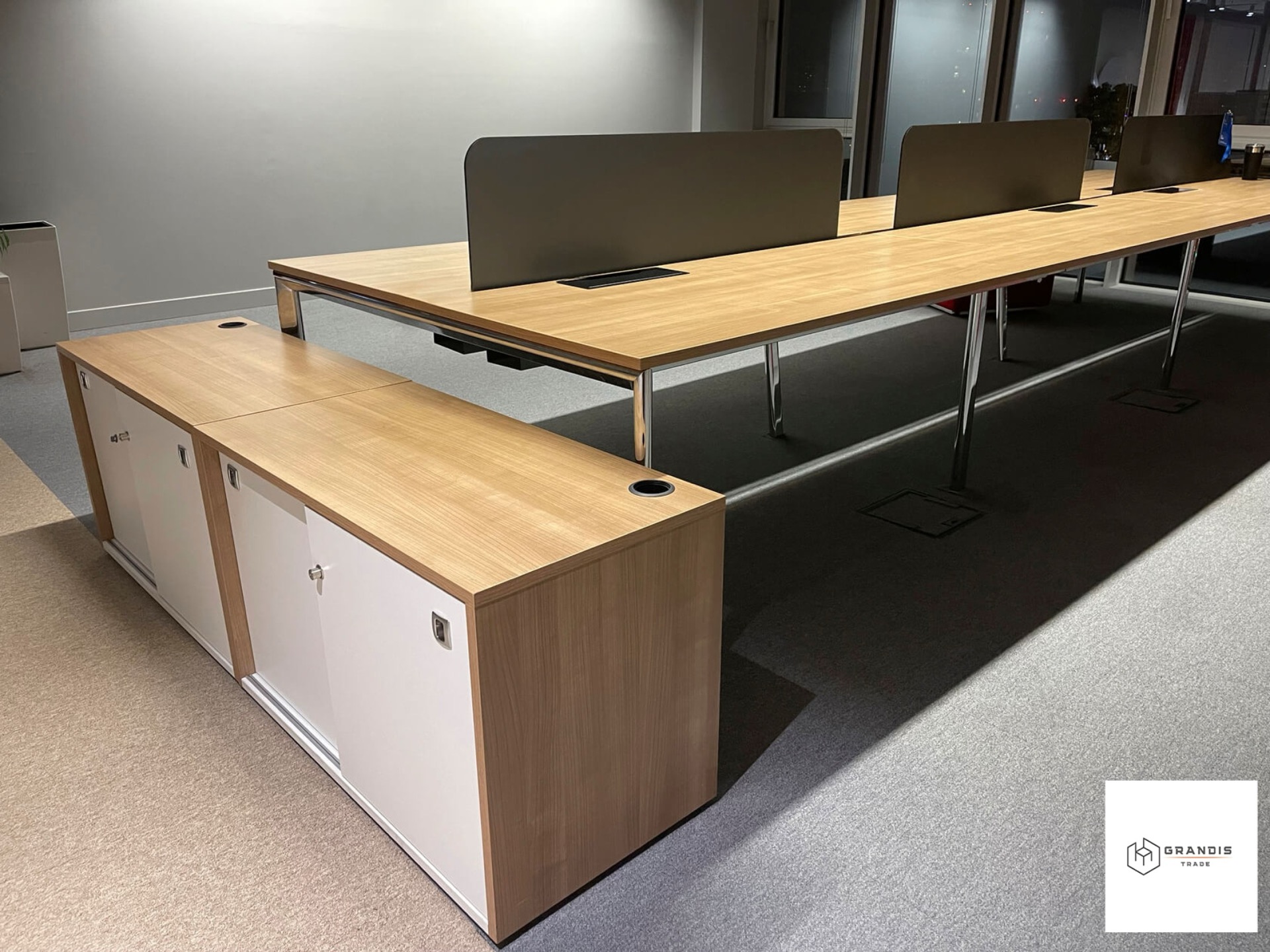 Open space z ergonomicznymi stanowiskami — zdjęcie 3