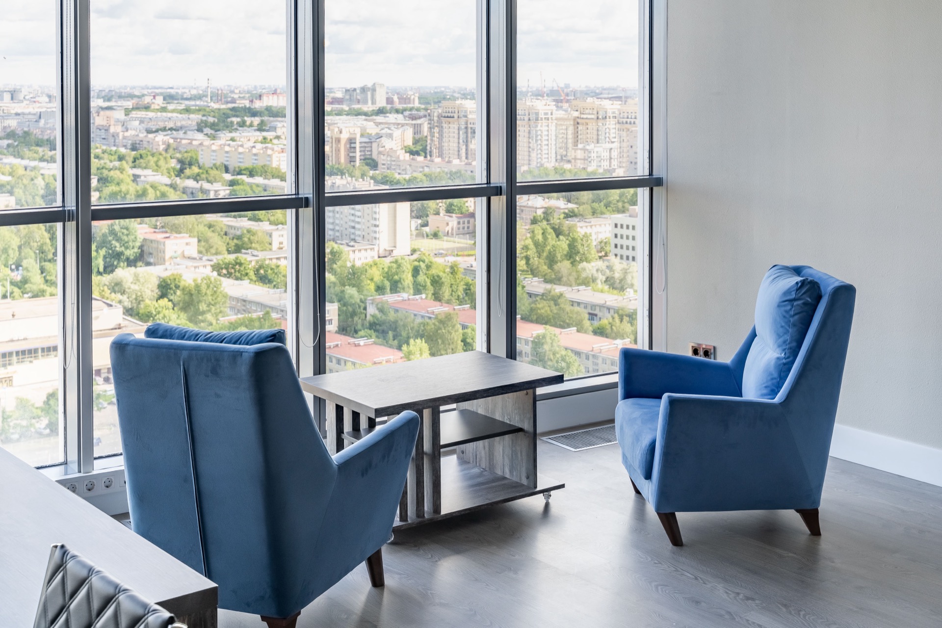 Biuro z panoramicznymi oknami — zdjęcie 10